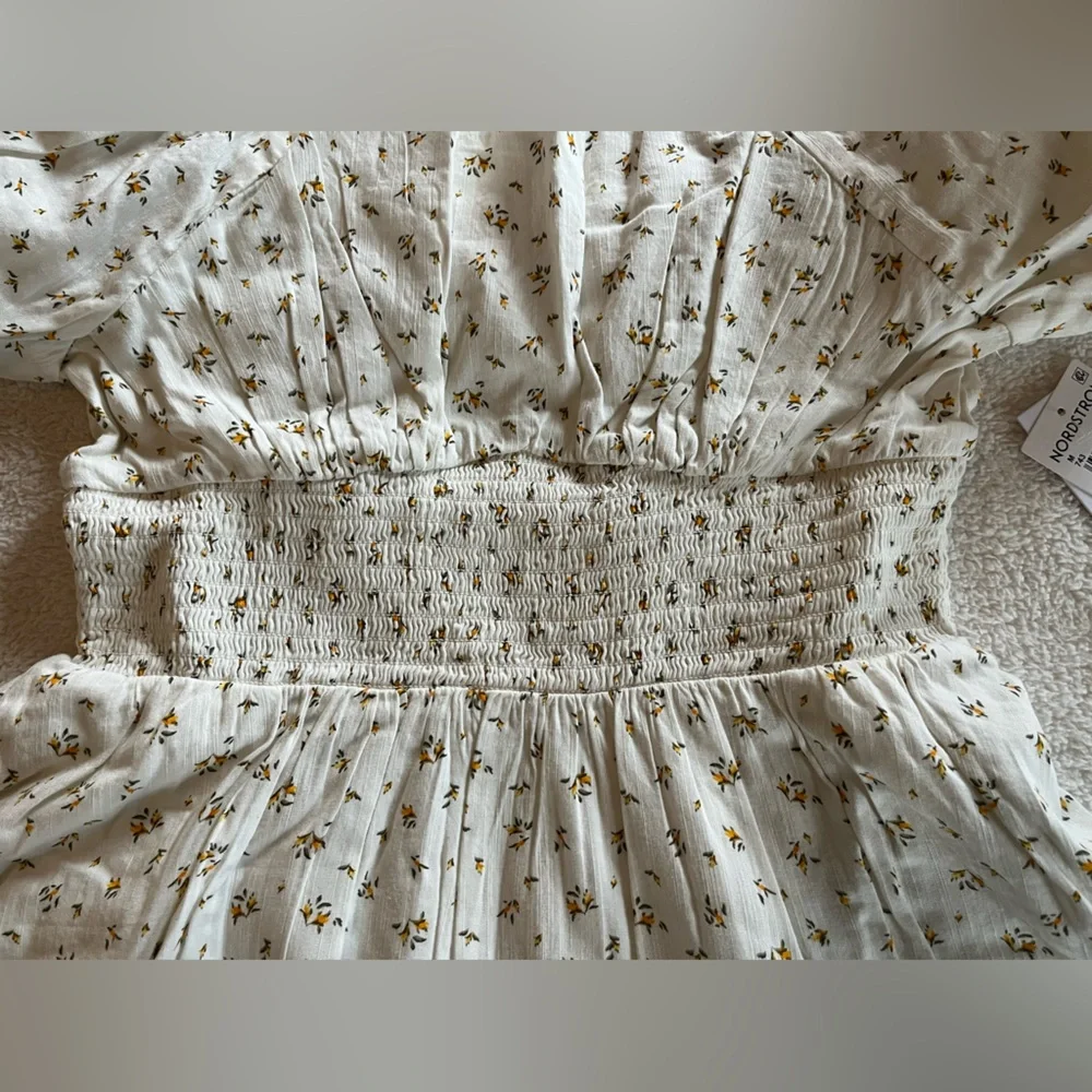 Nordstrom BP Ivory Dress with Puff Sleeves and Detailed Floral Bursts Juniors L - Picture 11 of 16